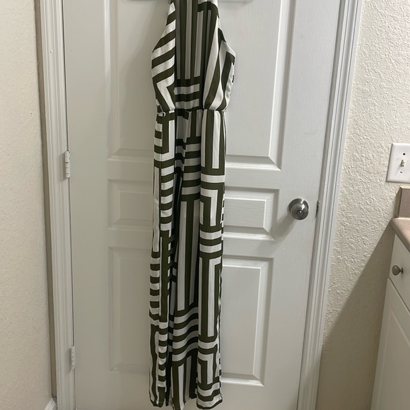 Halter necked jumpsuit with a tie neck wide legs great for spring - Picture 1 of 1